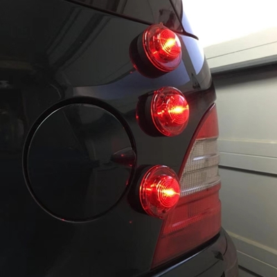 2- LED αντι-συγκρούσεις Φως λάμπας για την ασφάλεια της κυκλοφορίας για τη νυχτερινή φωτιστική πτήση μοτοσυκλέτας